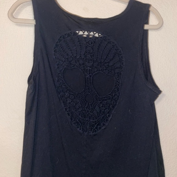 Express cut out skull back tank - Picture 2 of 3